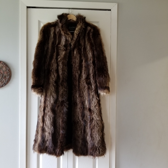 Scotia Furs Jackets & Blazers - 🧥VINTAGE FUR COAT